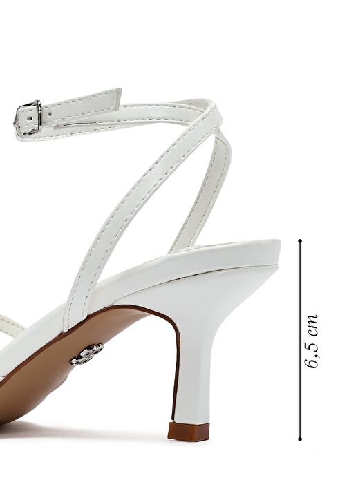 Kadın Beyaz Bilekten Tokalı Taşlı İnce Kısa Topuklu Sandalet 25SFE481818 - Görsel 3