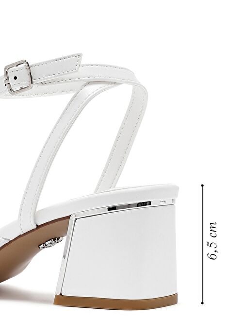Kadın Beyaz Bilekten Tokalı Kısa Kalın Topuklu Sandalet 25SFE481418 - Görsel 3