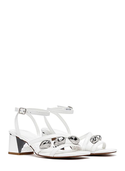 Kadın Beyaz Bilekten Tokalı Kısa Kalın Topuklu Sandalet 25SFE481418 - Görsel 4