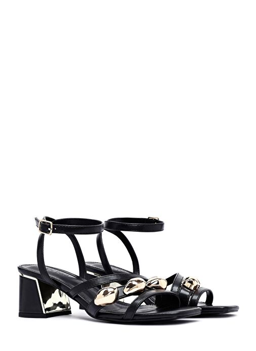 Kadın Siyah Bilekten Tokalı Kısa Kalın Topuklu Sandalet 25SFE481418 - Görsel 4
