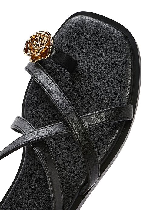 Kadın Siyah Tokalı Parmak Arası Sandalet 25SFD442218 - Görsel 9