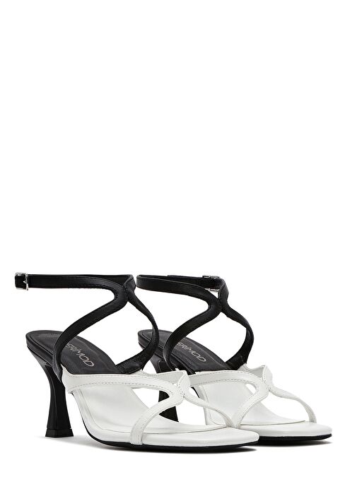 Kadın Siyah Bilekten Tokalı İnce Topuklu Sandalet 25SFD442718 - Görsel 4