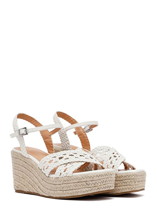 Kadın Beyaz Bilekten Tokalı Dolgu Topuklu Örgü Sandalet 25SFE451829 - Görsel 4