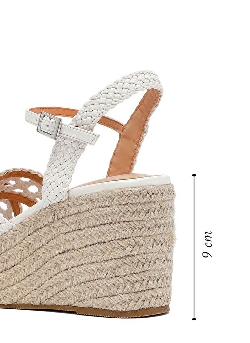 Kadın Beyaz Bilekten Tokalı Dolgu Topuklu Örgü Sandalet 25SFE451829 - Görsel 3