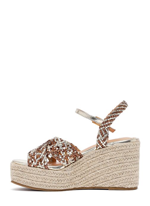 Kadın Altın Bilekten Tokalı Dolgu Topuklu Örgü Sandalet 25SFE451829 - Görsel 5