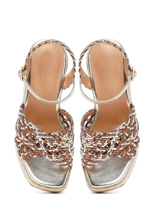 Kadın Altın Bilekten Tokalı Dolgu Topuklu Örgü Sandalet 25SFE451829 - Görsel 9