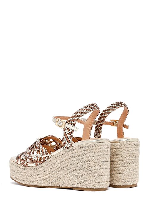 Kadın Altın Bilekten Tokalı Dolgu Topuklu Örgü Sandalet 25SFE451829 - Görsel 7