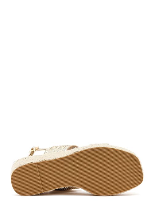 Kadın Altın Bilekten Tokalı Dolgu Topuklu Metalik Sandalet 25SFE452132 - Görsel 6