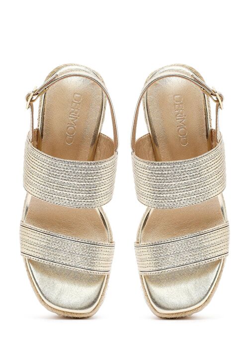 Kadın Altın Bilekten Tokalı Dolgu Topuklu Metalik Sandalet 25SFE452132 - Görsel 9