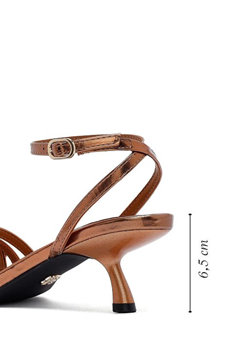 Kadın Bronz Kısa İnce Topuklu Metalik Sandalet 25SFE451532 - Görsel 3