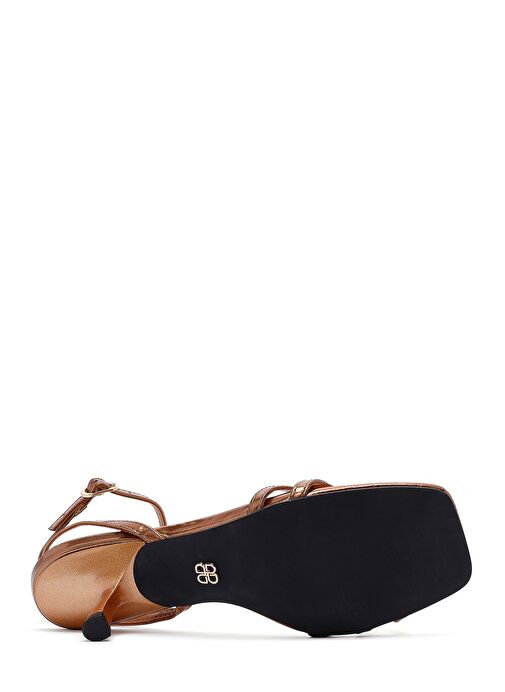 Kadın Bronz Kısa İnce Topuklu Metalik Sandalet 25SFE451532 - Görsel 6