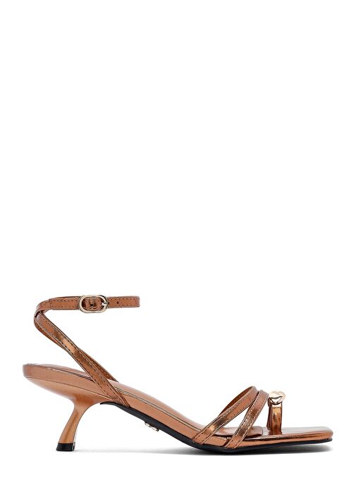Kadın Bronz Kısa İnce Topuklu Metalik Sandalet 25SFE451532 - Görsel 2