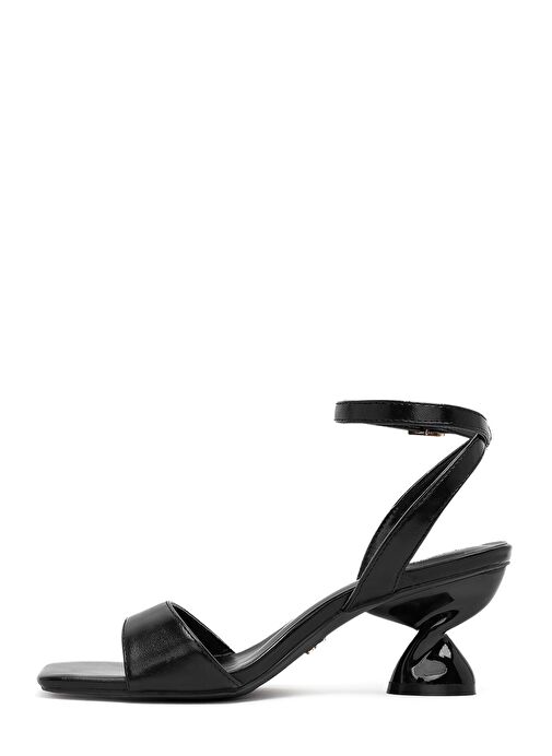 Kadın Siyah Bilekten Tokalı Kalın Topuklu Sandalet 25SFE451618 - Görsel 5