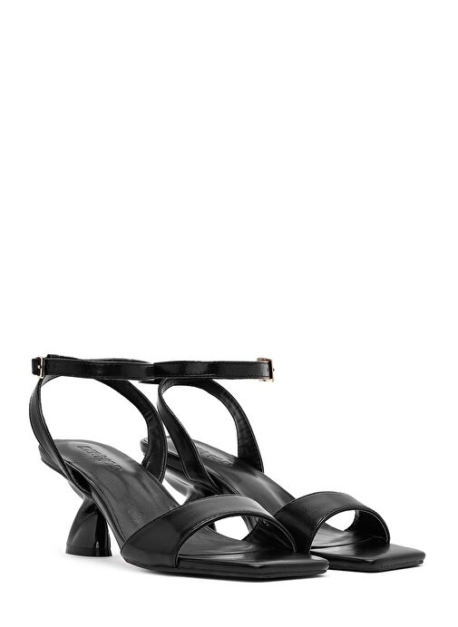 Kadın Siyah Bilekten Tokalı Kalın Topuklu Sandalet 25SFE451618 - Görsel 7