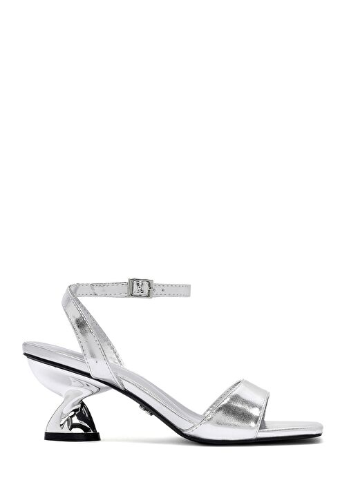 Kadın Gümüş Bilekten Tokalı Kalın Topuklu Metalik Sandalet 25SFE451632 - Görsel 2