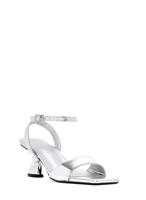 Kadın Gümüş Bilekten Tokalı Kalın Topuklu Metalik Sandalet 25SFE451632 - Görsel 8