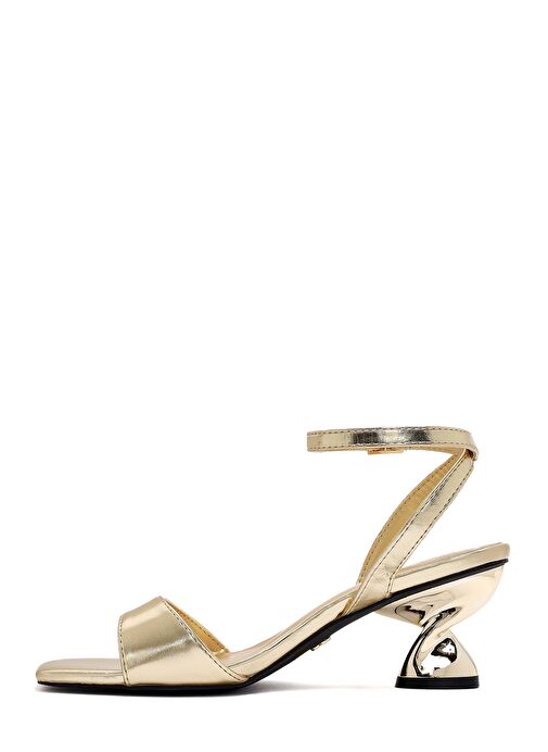 Kadın Altın Bilekten Tokalı Kalın Topuklu Metalik Sandalet 25SFE451632 - Görsel 5