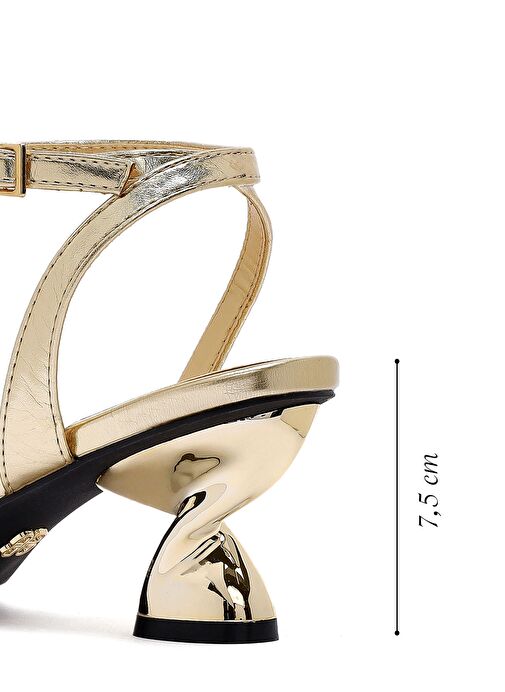 Kadın Altın Bilekten Tokalı Kalın Topuklu Metalik Sandalet 25SFE451632 - Görsel 3