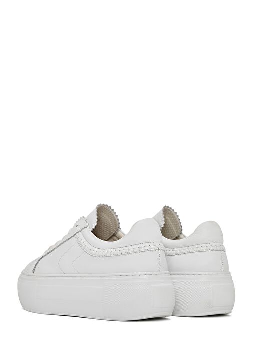 Kadın Beyaz Bağcıklı Kalın Tabanlı Deri Sneaker 25SFD371318 - Görsel 6