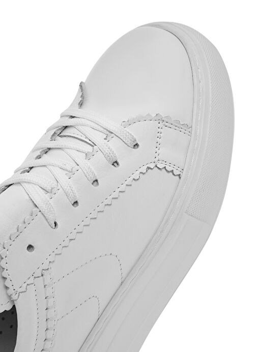 Kadın Beyaz Bağcıklı Kalın Tabanlı Deri Sneaker 25SFD371318 - Görsel 9