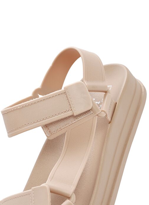 Kadın Bej Bantlı Kalın Tabanlı Jelly Sandalet 25SFE4752PV - Görsel 9