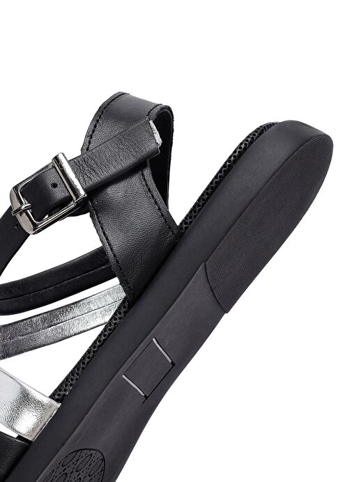 Kadın Siyah Bilekten Tokalı Deri Sandalet 25SFD351018 - Görsel 9