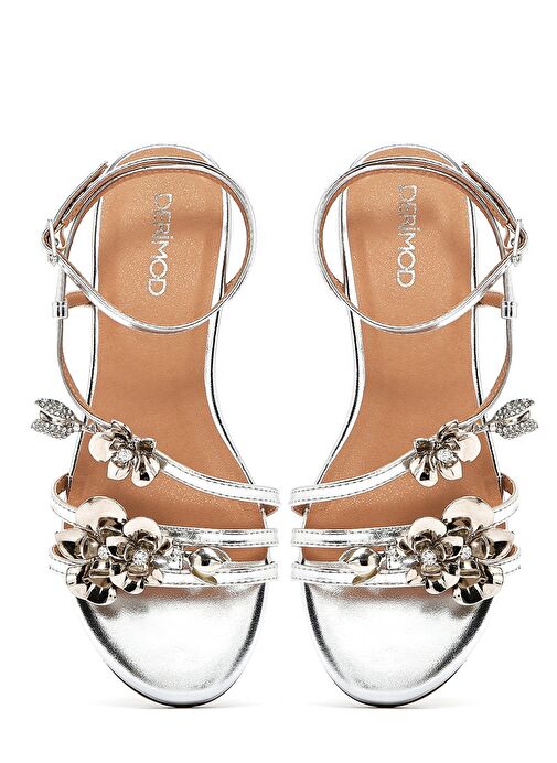 Kadın Gümüş Bilekten Tokalı Taşlı Metalik Sandalet 25SFD442132 - Görsel 8