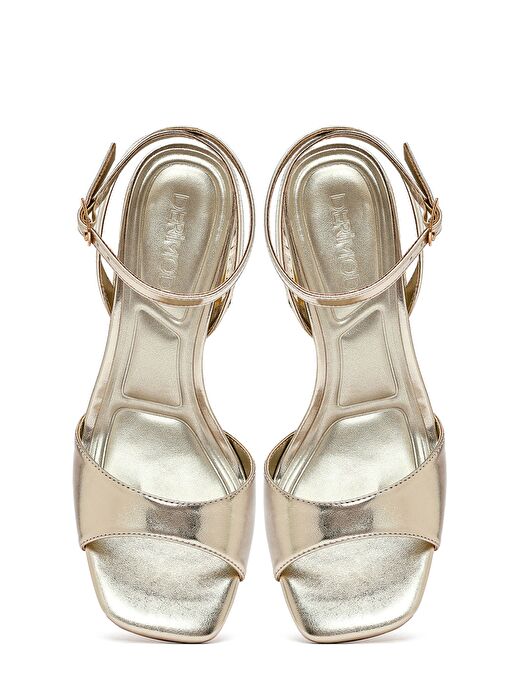 Kadın Altın Bilekten Tokalı Yüksek Kalın Topuklu Metalik Sandalet 25SFE493332 - Görsel 9