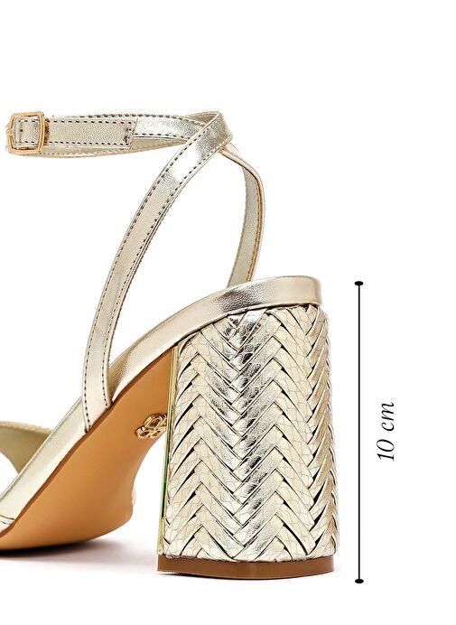 Kadın Altın Bilekten Tokalı Yüksek Kalın Topuklu Metalik Sandalet 25SFE493332 - Görsel 3