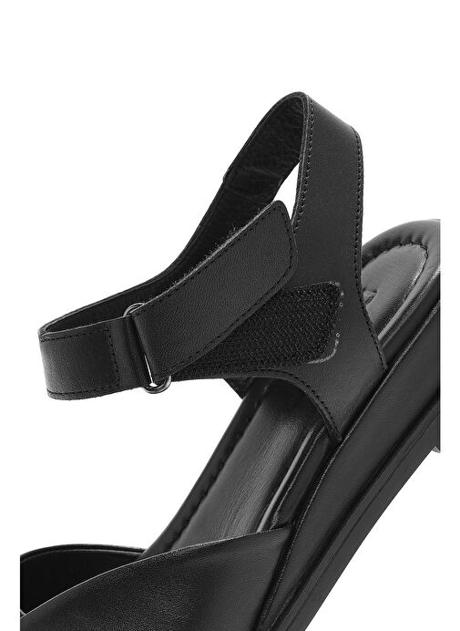 Kadın Siyah Bantlı Deri Sandalet 25SFD362818 - Görsel 9