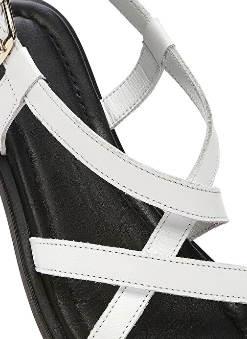 Kadın Beyaz Bilekten Tokalı Deri Sandalet 25SFD362918 - Görsel 9