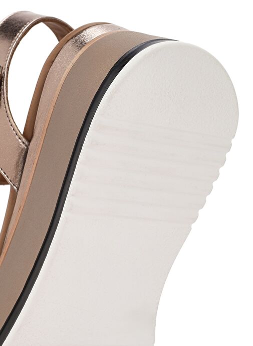 Kadın Gri Bilekten Bağlamalı Kalın Tabanlı Metalik Deri Sandalet 25SFD550132 - Görsel 9