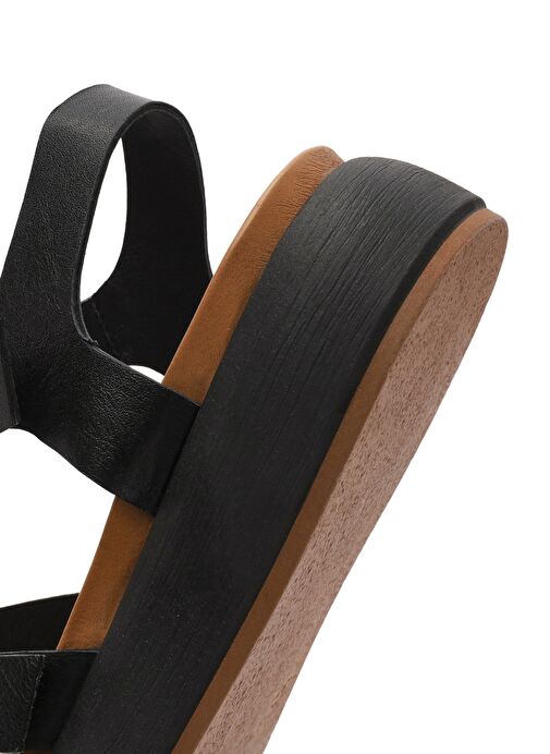 Kadın Siyah Tokalı Kalın Tabanlı Deri Sandalet 25SFD550318 - Görsel 9