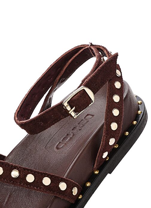 Kadın Kahverengi Bilekten Bağlamalı Metal Detaylı Süet Deri Sandalet 25SFD270310 - Görsel 9