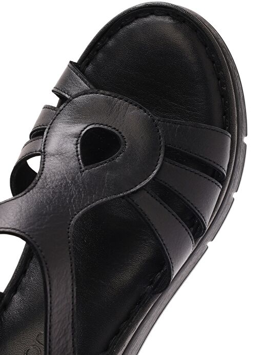 Kadın Siyah Bilekten Bantlı Dolgu Topuklu Deri Comfort Sandalet 25SFD341918 - Görsel 9