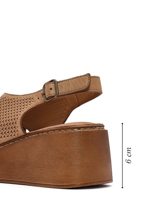 Kadın Taba Bilekten Bağlamalı Baskılı Dolgu Topuklu Deri Comfort Sandalet 25SFD342126 - Görsel 3