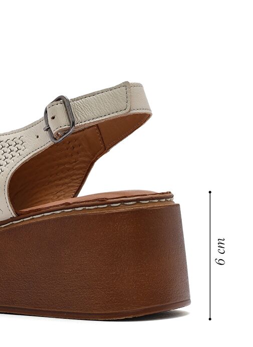 Kadın Krem Bilekten Bağlamalı Baskılı Dolgu Topuklu Deri Comfort Sandalet 25SFD342126 - Görsel 3