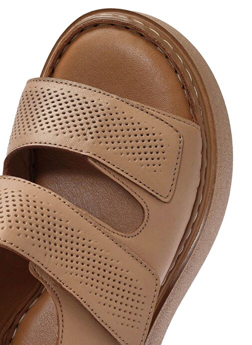 Kadın Camel Bantlı Kalın Tabanlı Deri Comfort Sandalet 25SFD342226 - Görsel 9