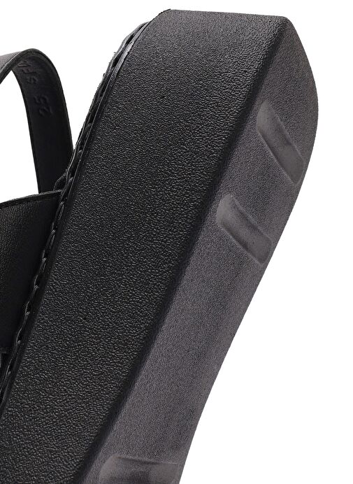 Kadın Siyah Tokalı Kalın Tabanlı Deri Comfort Sandalet 25SFD342418 - Görsel 9