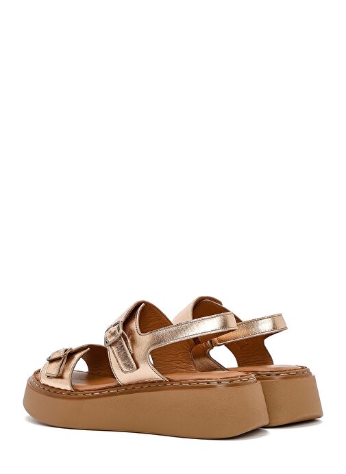 Kadın Bronz Tokalı Kalın Tabanlı Metalik Deri Comfort Sandalet 25SFD342432 - Görsel 6
