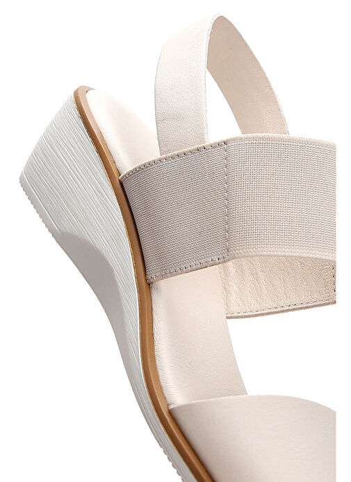 Kadın Bej Dolgu Topuklu Deri Sandalet 25SFD150914 - Görsel 9