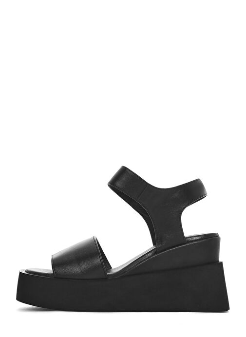Kadın Siyah Bilekten Bantlı Dolgu Topuklu Deri Sandalet 25SFD201818 - Görsel 5