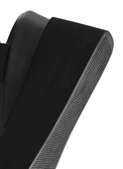 Kadın Siyah Bilekten Bantlı Dolgu Topuklu Deri Sandalet 25SFD201818 - Görsel 9