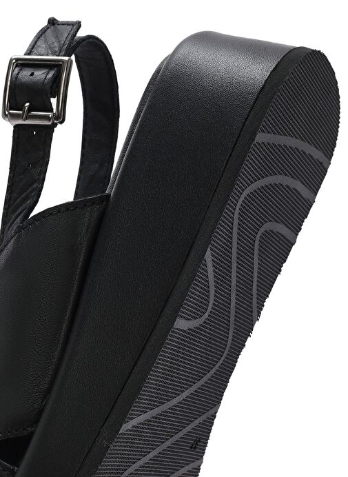 Kadın Siyah Bilekten Tokalı Kalın Tabanlı Deri Sandalet 25SFD201718 - Görsel 9