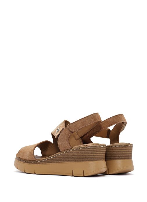 Kadın Taba Bilekten Tokalı Dolgu Topuklu Süet Deri Comfort Sandalet 25SFD342010 - Görsel 6