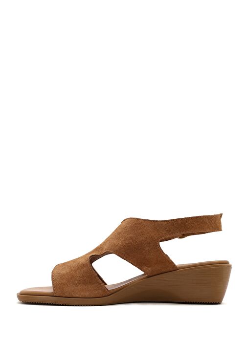 Kadın Taba Bilekten Tokalı Dolgu Topuklu Süet Deri Sandalet 25SFD153210 - Görsel 3