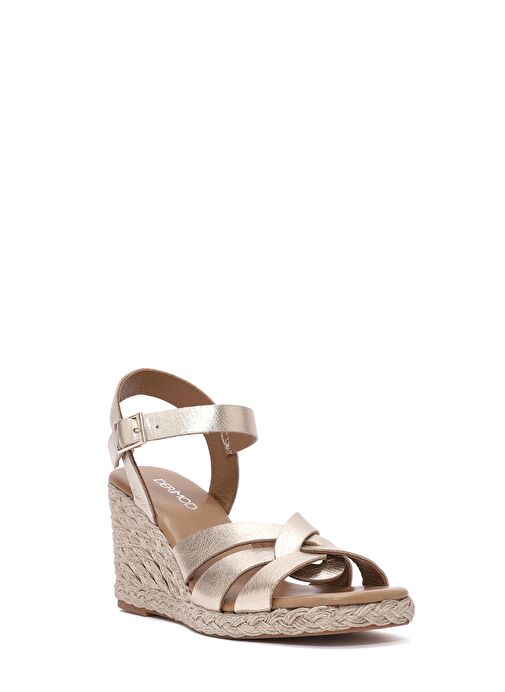 Kadın Altın Bilekten Tokalı Dolgu Topuklu Metalik Deri Espadril Sandalet 25SFD153332 - Görsel 8