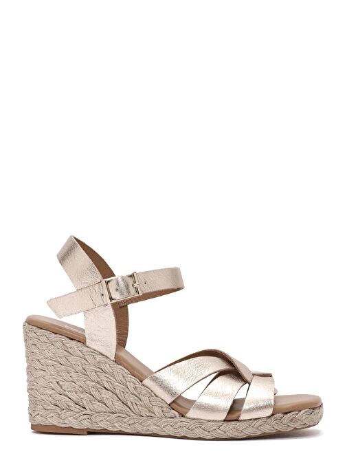 Kadın Altın Bilekten Tokalı Dolgu Topuklu Metalik Deri Espadril Sandalet 25SFD153332 - Görsel 2