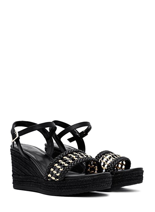 Kadın Siyah Bilekten Tokalı Örgülü Dolgu Topuklu Espadril Sandalet 25SFE482729 - Görsel 4