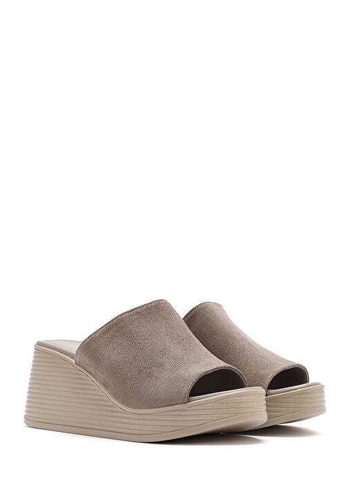 Kadın Gri Dolgu Topuklu Süet Deri Terlik 25SFD181010 - Görsel 4